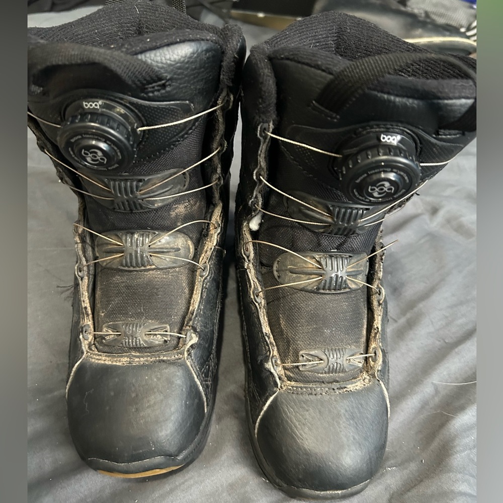 Kids DC snowboarding boots